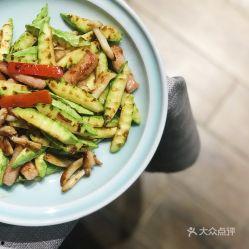 吃瓜网云南小伙图片,展现地道云南风情