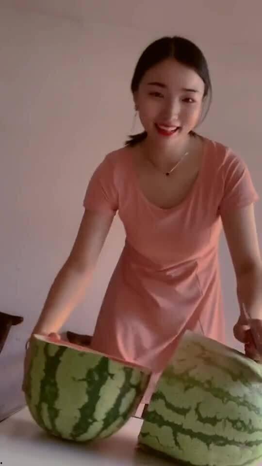 兄弟们吃瓜网,揭秘娱乐圈幕后故事，带你领略明星们的真实生活